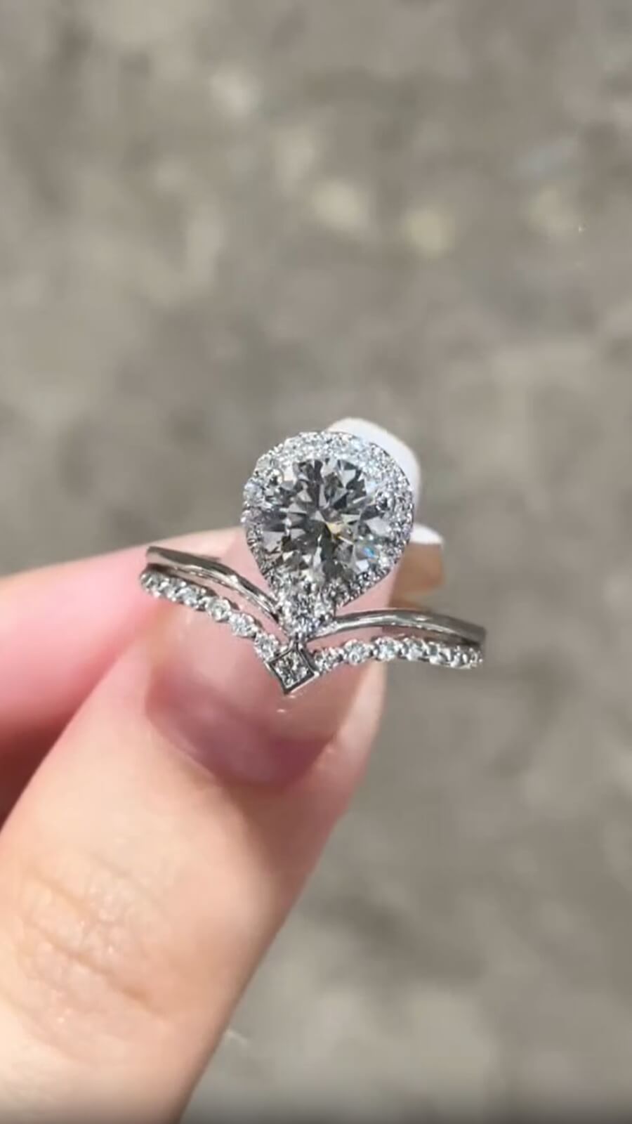 1.00ct Lab-Grown Diamond Style-Crown| IGI Certified | PT950 Platinum-1